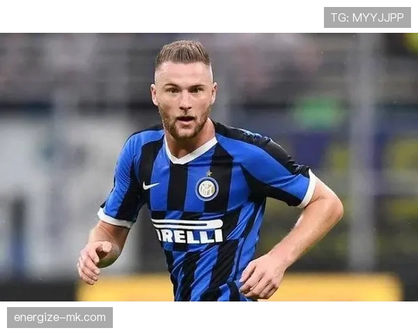 什克里尼亚尔：稳健防线诠释巨星中卫的风格与魅力