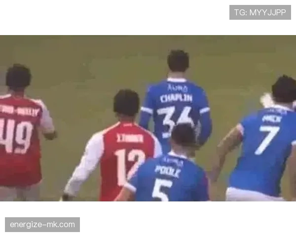 亨克逆转胜利，精彩定位球表现展现战术灵活性与球员默契