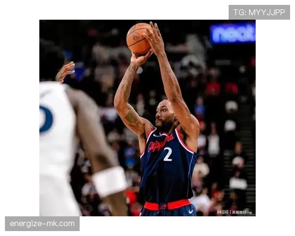 科怀·伦纳德通过高效挡拆制造错位显著提升球队关键时刻得分效率