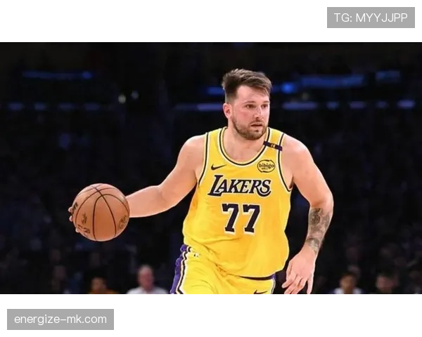 东契奇家里那架跑车，被他当回家买菜顺便炫耀的玩具了？