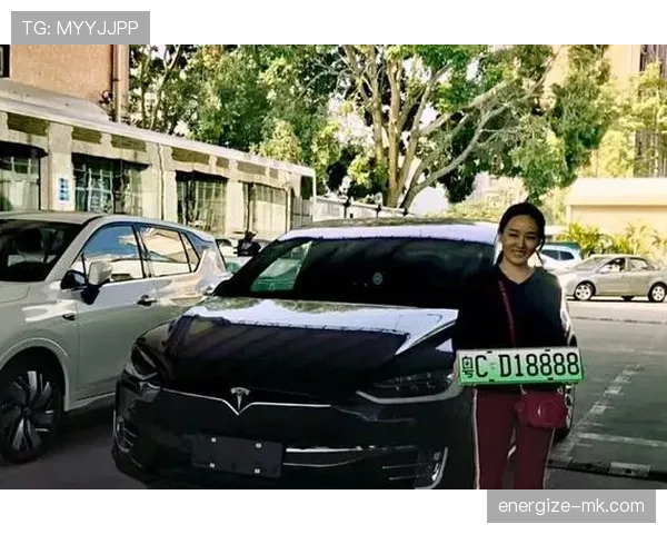 周冠宇家车库比我家还小，但他开的车我一辈子工资都买不起